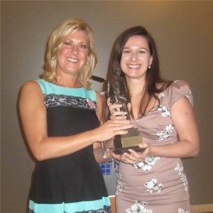 Jennifer Rogers-Etcheverry, great-granddaughter of Will Rogers, presents the 2015 Humanitarian Award named for him to Marisa Kwiatkowski, June 26 in Indianapolis.